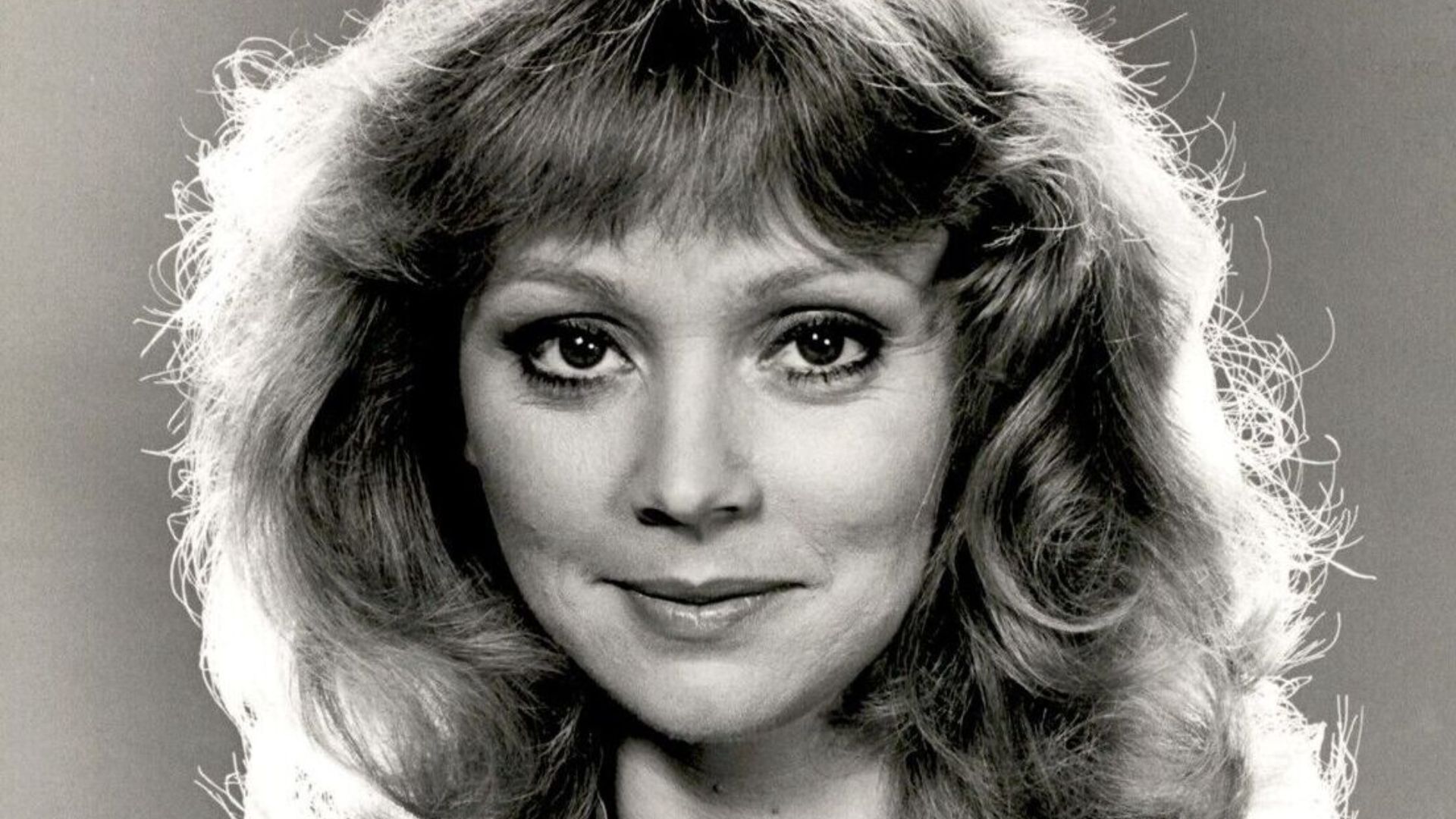 LEARNING SOMETHING NEW -- Shelley Long plays a well-bred, sheltered teaching assistant eager to expand her horizons as a cocktail waitress in
