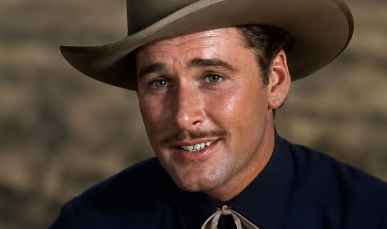 Screenshot from Dodge City (1939)