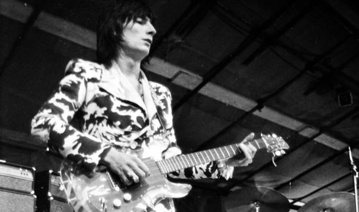 UNITED KINGDOM - AUGUST 29: WEELEY FESTIVAL Photo of FACES and Ron WOOD and Ronnie WOOD, Ron Wood (Ronnie Wood) performing live onstage, playing Ampeg Dan Armstrong perspex guitar