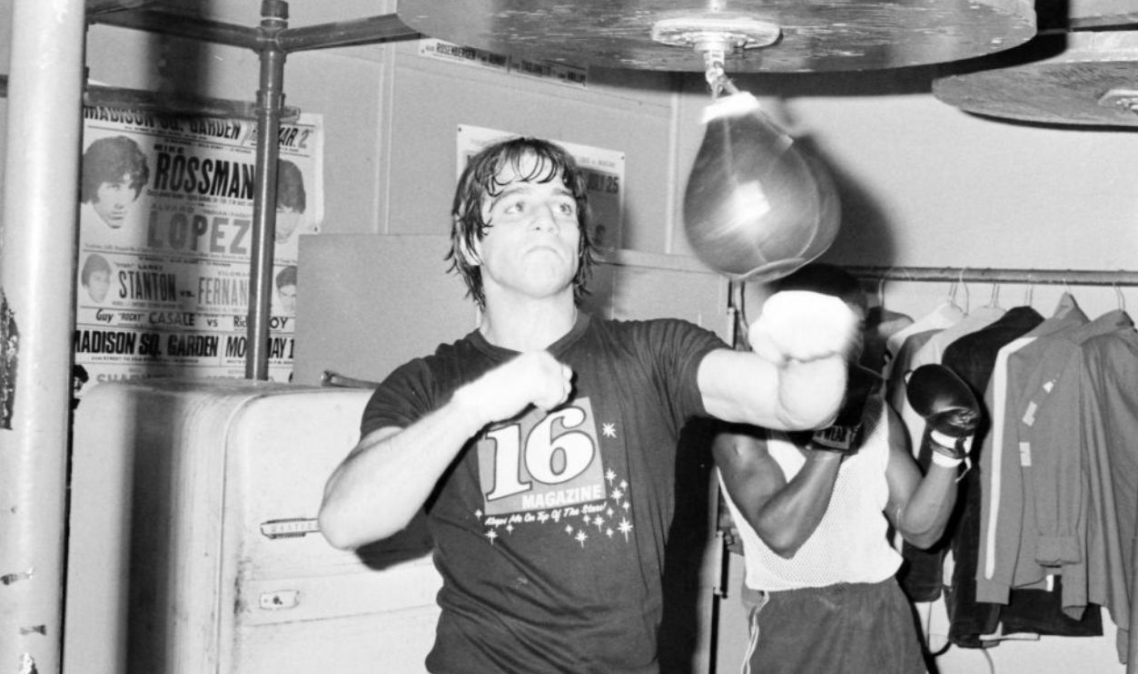  Tony Danza works out