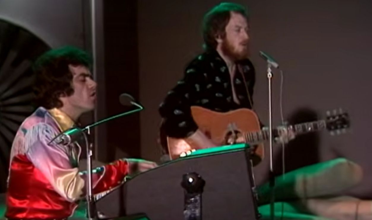 Screenshot from I Wanna Stay with You (1976)