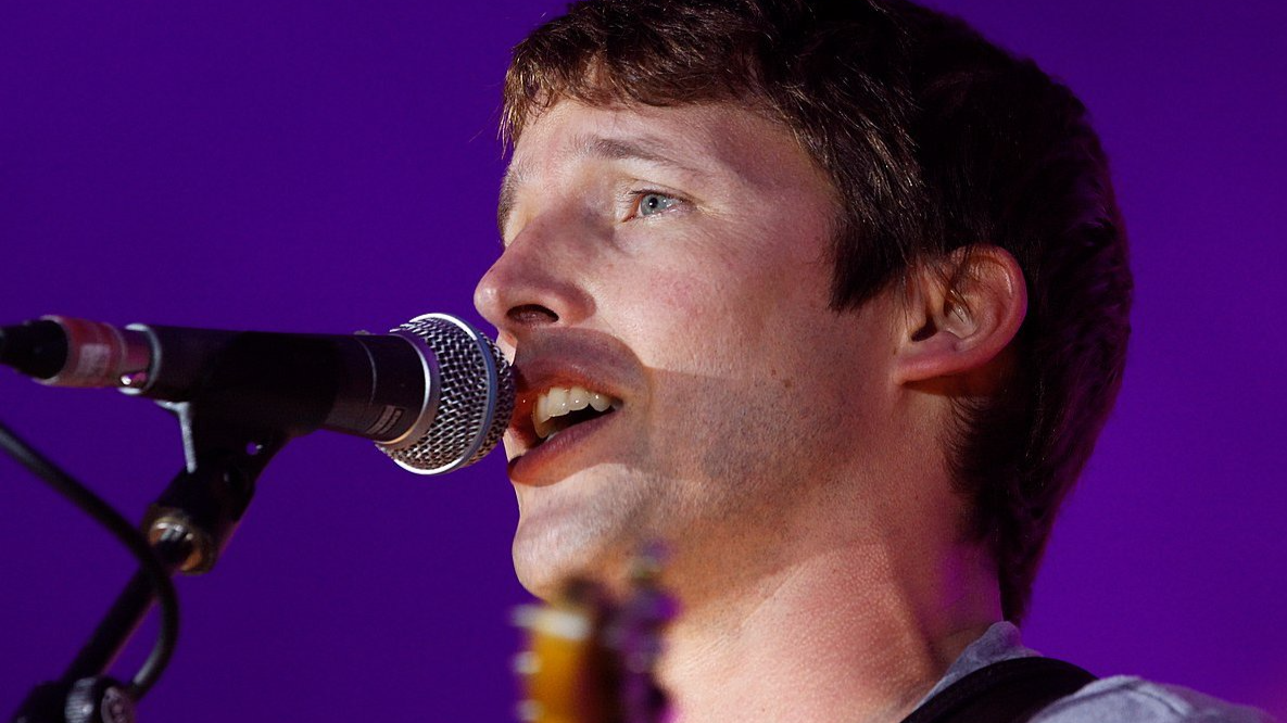 Portrait Photo of the singer James Blunt Performing on stage