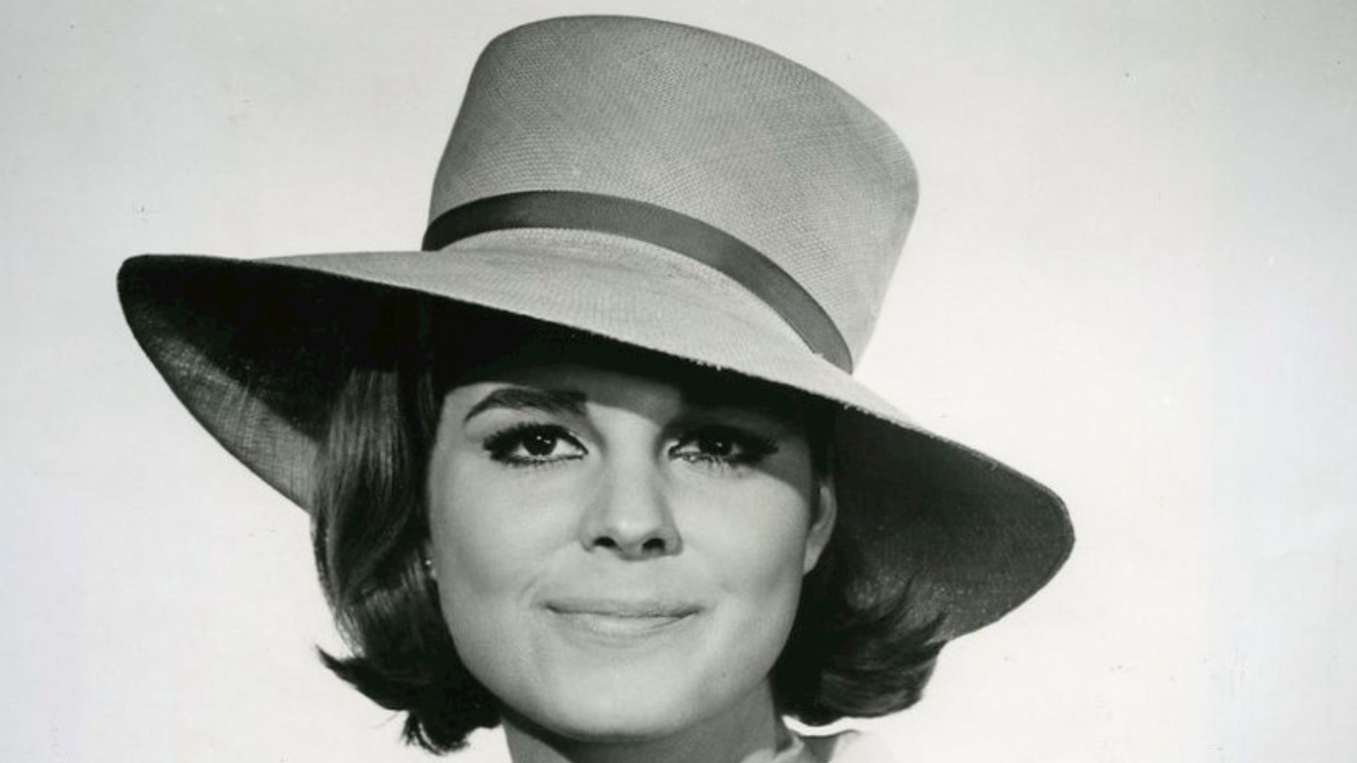 Photo of Susan Saint James from the made for television movie Fame is the Name of the Game.  This was the beginning of the Name of the Game television series.