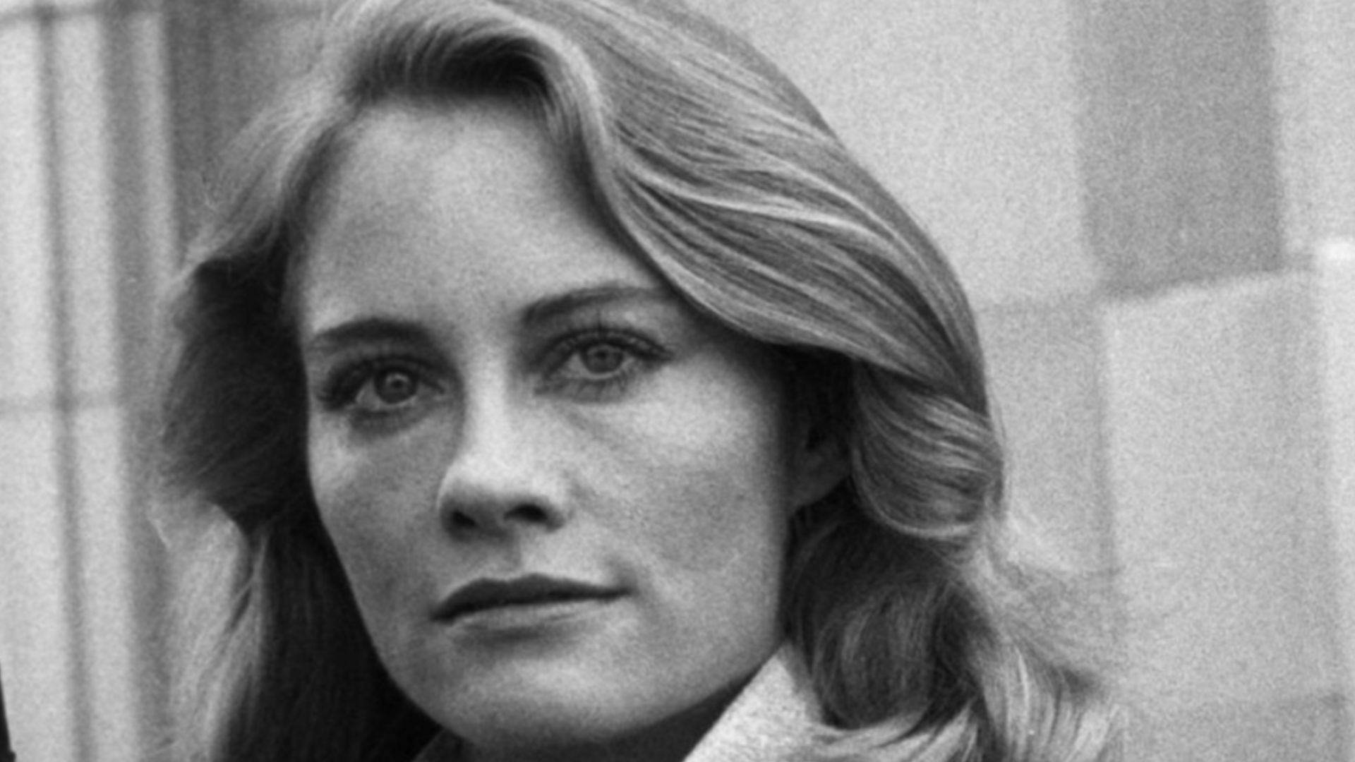 Bruce Willis and Cybill Shepherd star in Moonlighting,