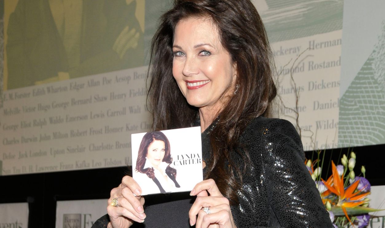 Lynda Carter 88379012