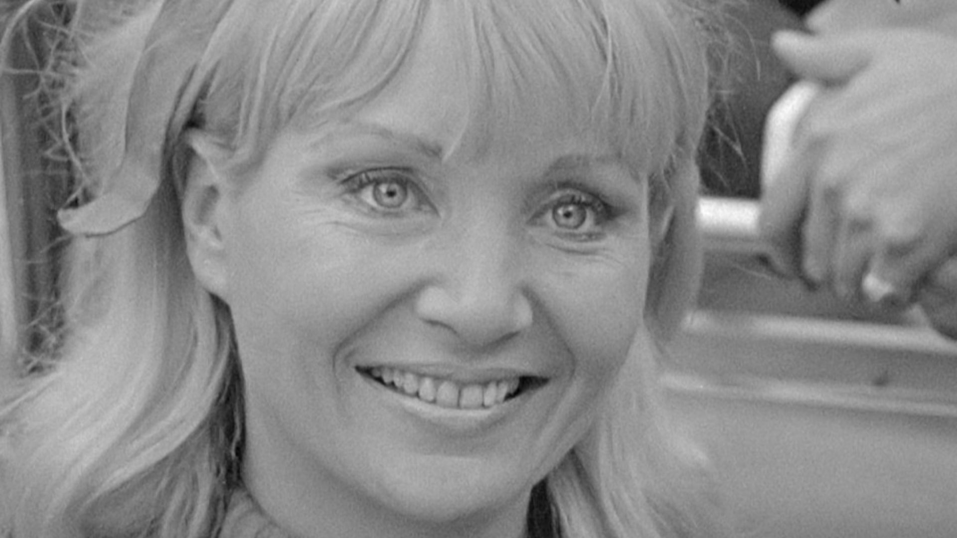 Opdracht: Cinema Int. Netherland Co , Susan Oliver (actrice Ann Howard in Peyton Place) in rondvaartboot Amsterdam; links Susan Oliver en
13 februari 1971