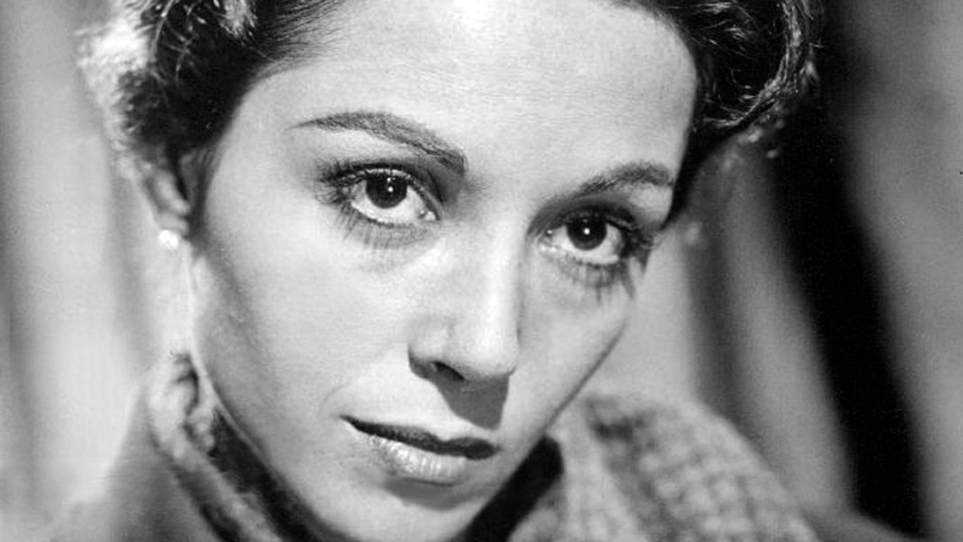 Publicity photo of Dana Wynter