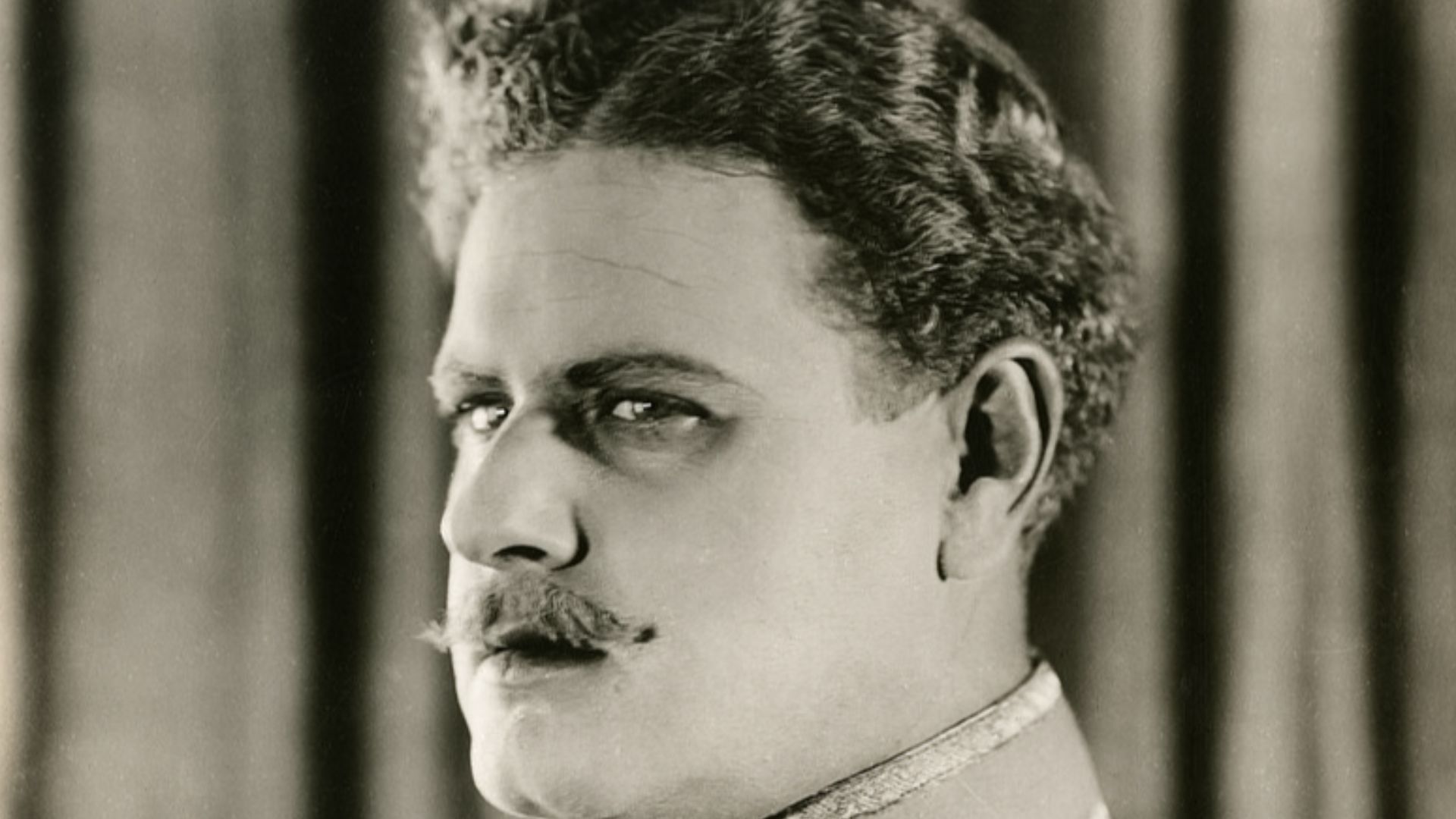 English: Silent film actor Alan Hale in the American film Long Live the King (1923).
Subjects: actors, motion pictures

- dust spot, scratches, etc... digitally edited out by user SmallBlock3505 -