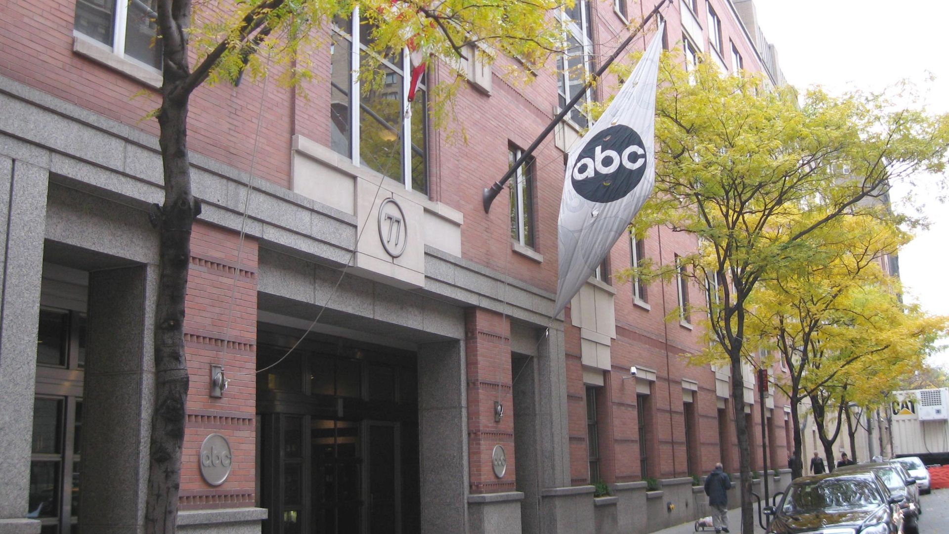 Looking east at en:ABC News headquarters at 77 West en:66th Street (Manhattan) on a cloudy afternoon.  ZIP 10023.