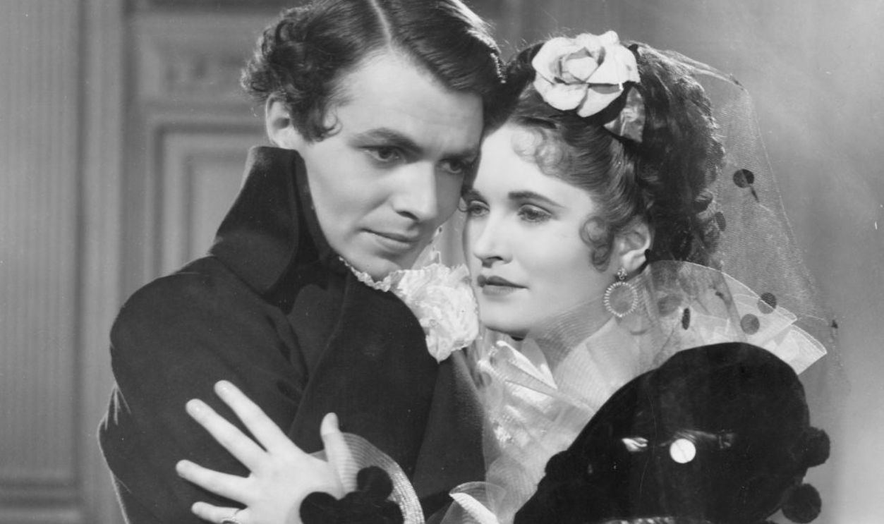 1938: James Mason (1909 - 1984) as Tallien and Margaretta Scott as Theresa in a scene from the London Films production 'The Return of the Scarlet Pimpernel', directed by Hans Schwartz.