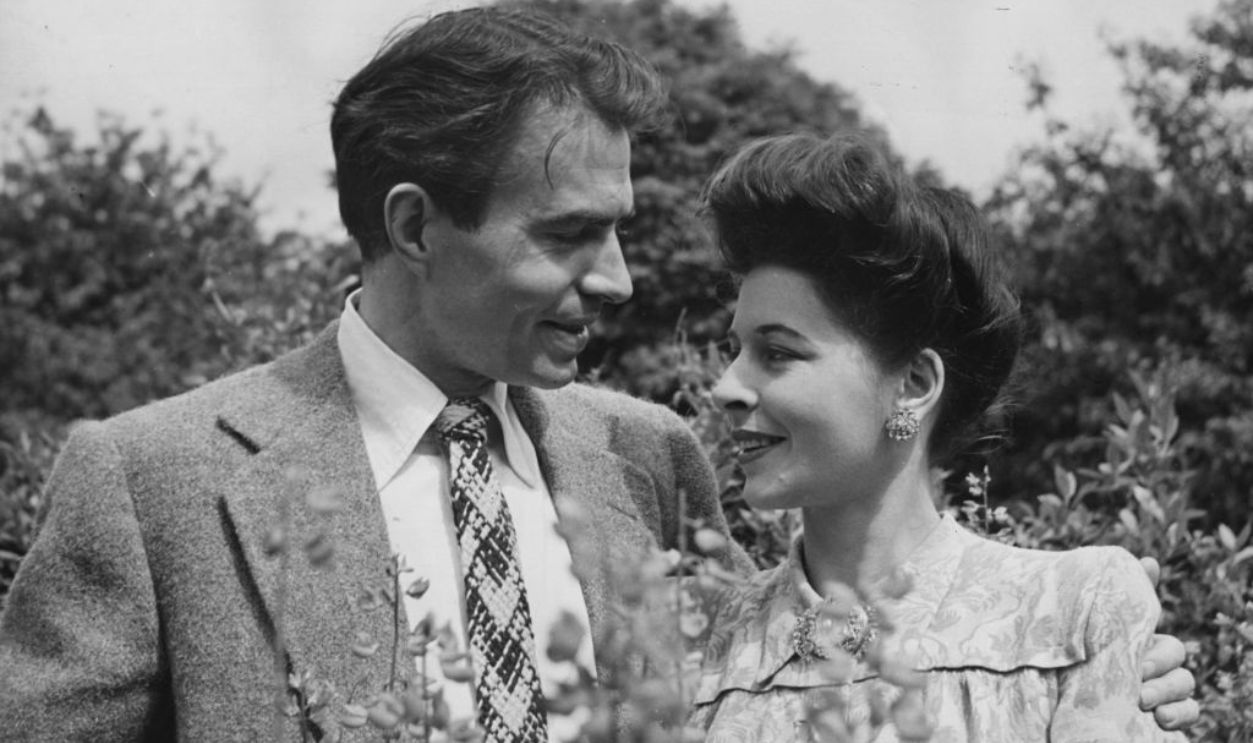 circa 1950: Film star James Mason (1909 - 1984) seen here with his wife Pamela Kellino in the garden of their Hertfordshire home.. His final film was 'The Shooting Party' in 1984.