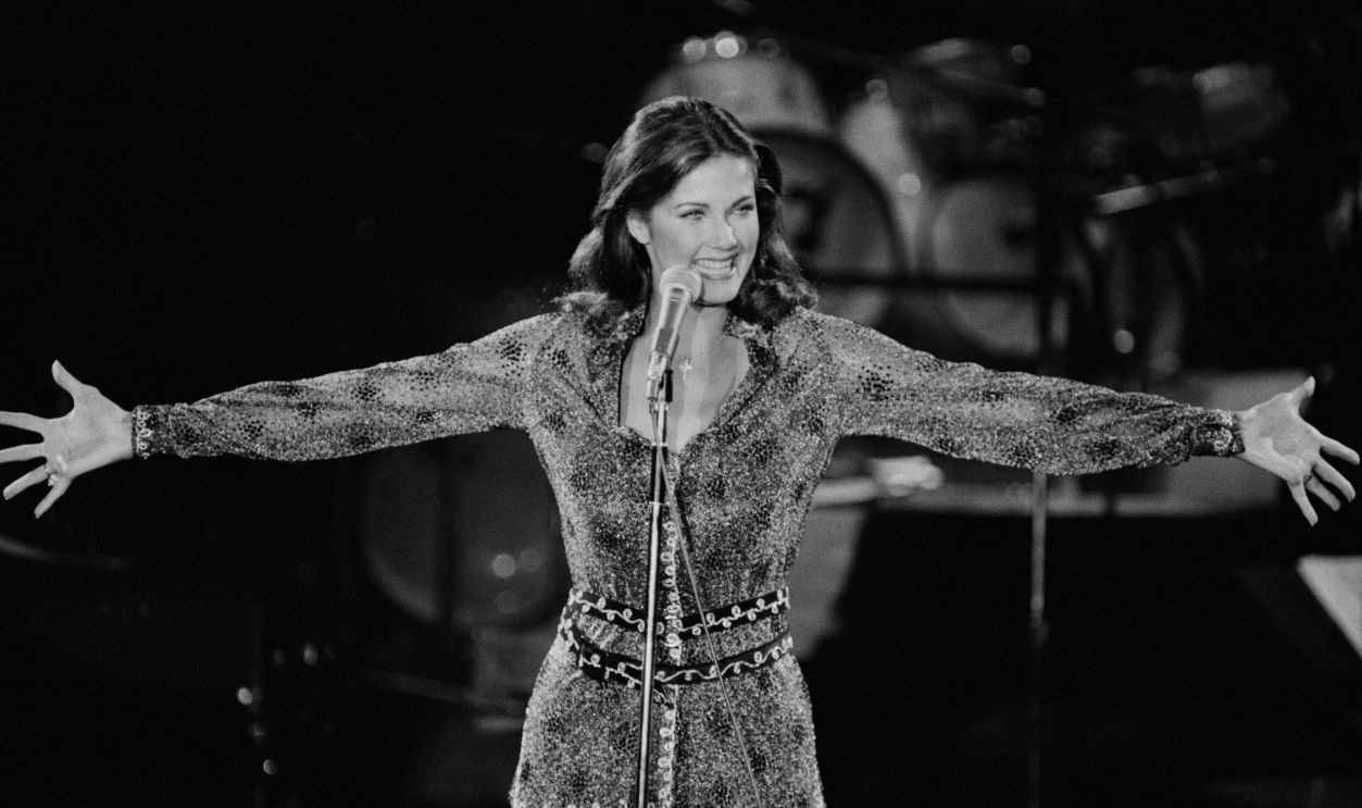 Lynda Carter 2244322411
