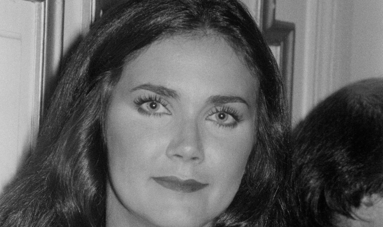 Lynda Carter 529171467