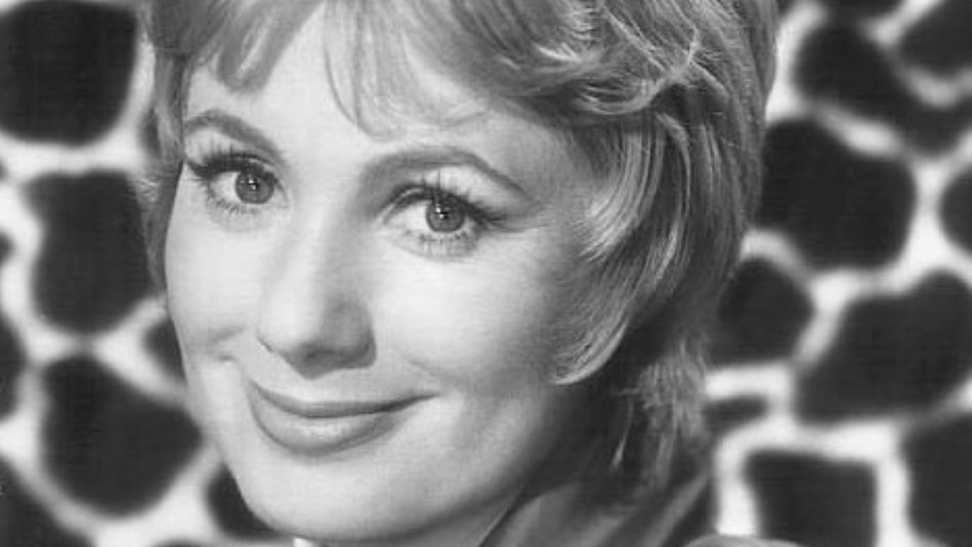 Publicity photo of American actress, Shirley Jones promoting her role on the ABC comedy series The Partridge Family.