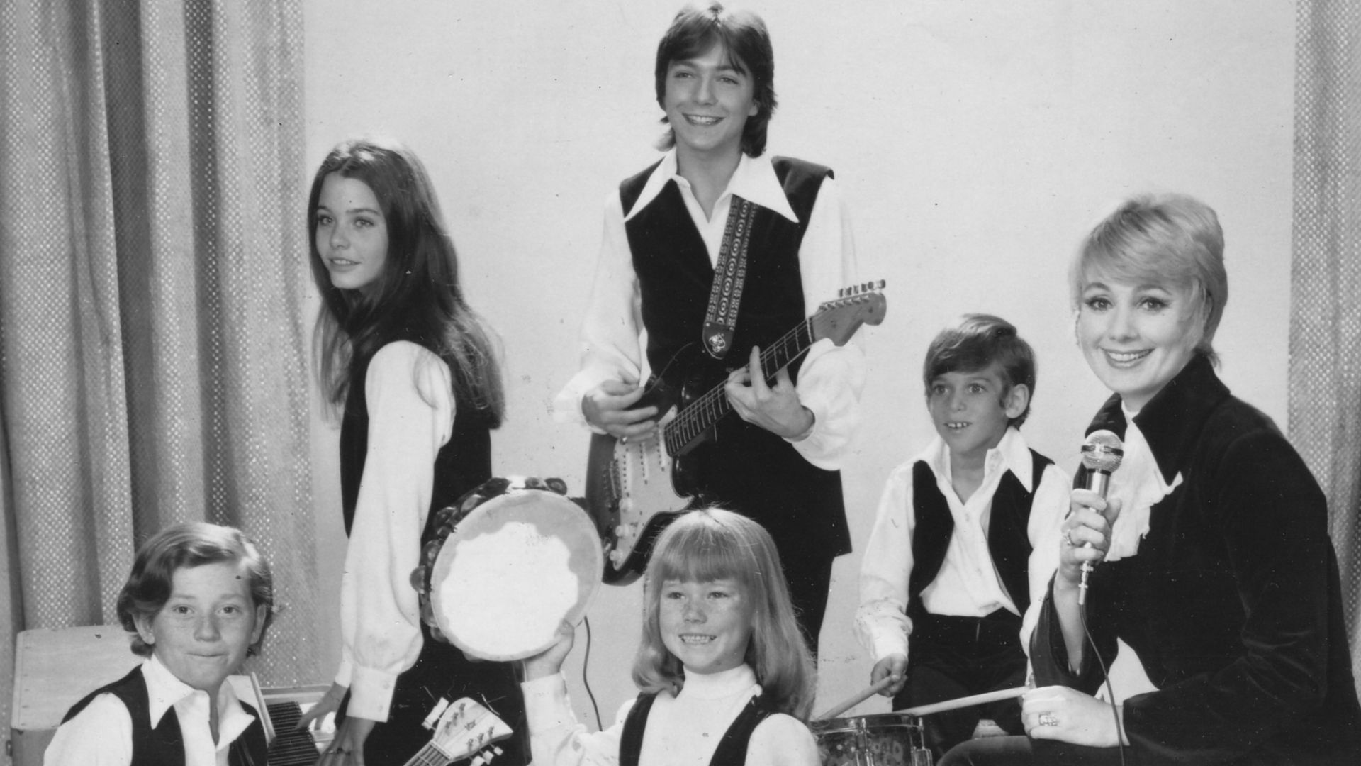 Publicity photo of television actors, (Clockwise from top) David Cassidy, Jeremy Gelbwaks, Shirley Jones, Suzanne Crough, Danny Bonaduce and Susan Dey promoting the September 25, 1970 premiere of the ABC comedy series The Partridge Family.
