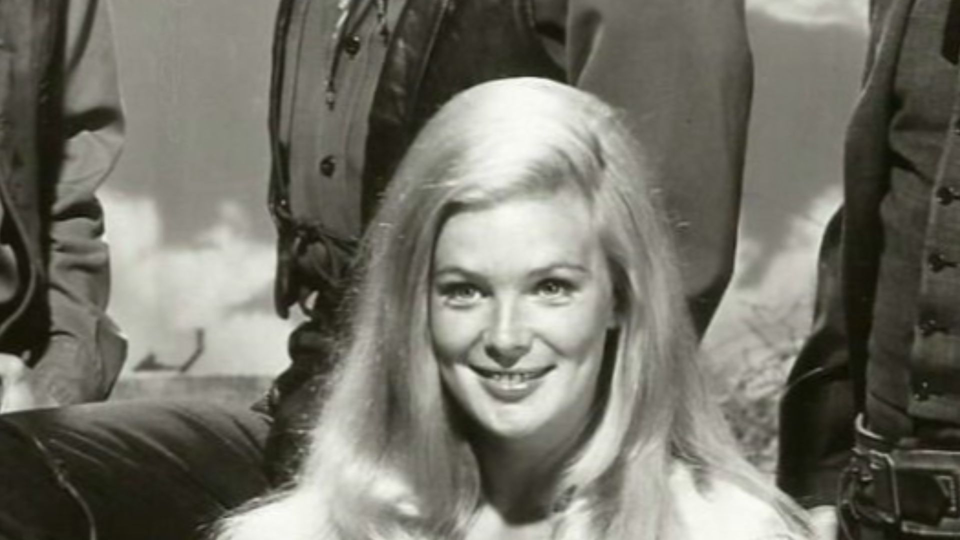 Photo of The Big Valley cast for 1967.  Clockwise, from back: Lee Majors, Peter Breck,Richard Long, Barbara Stanwyck and Linda Evans.