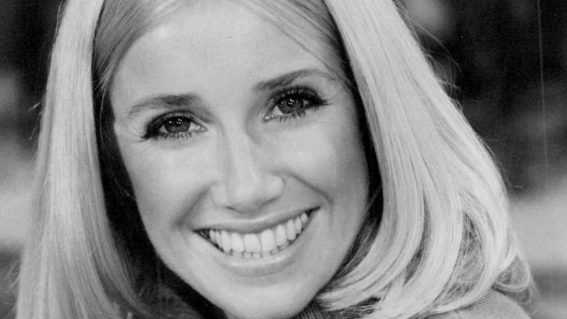Photo of Suzanne Somers.