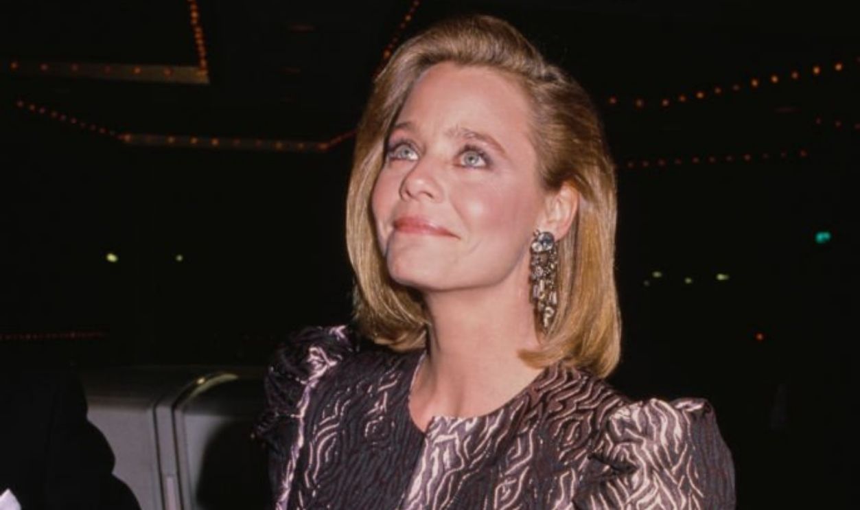 American actress Susan Dey, wearing a black-and-silver patterned jacket, attends the 46th Golden Globe Awards at the Beverly Hilton Hotel in Beverly Hills, California, 28th January 1989.