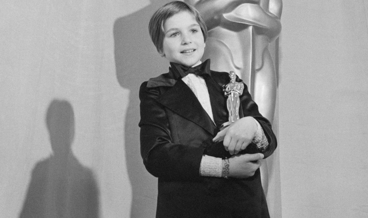 Tatum O'Neal holds the Oscar she won for working alongside her father in the movie Paper Moon. At 9 years old, O'Neal was one of the youngest Oscar winners ever.