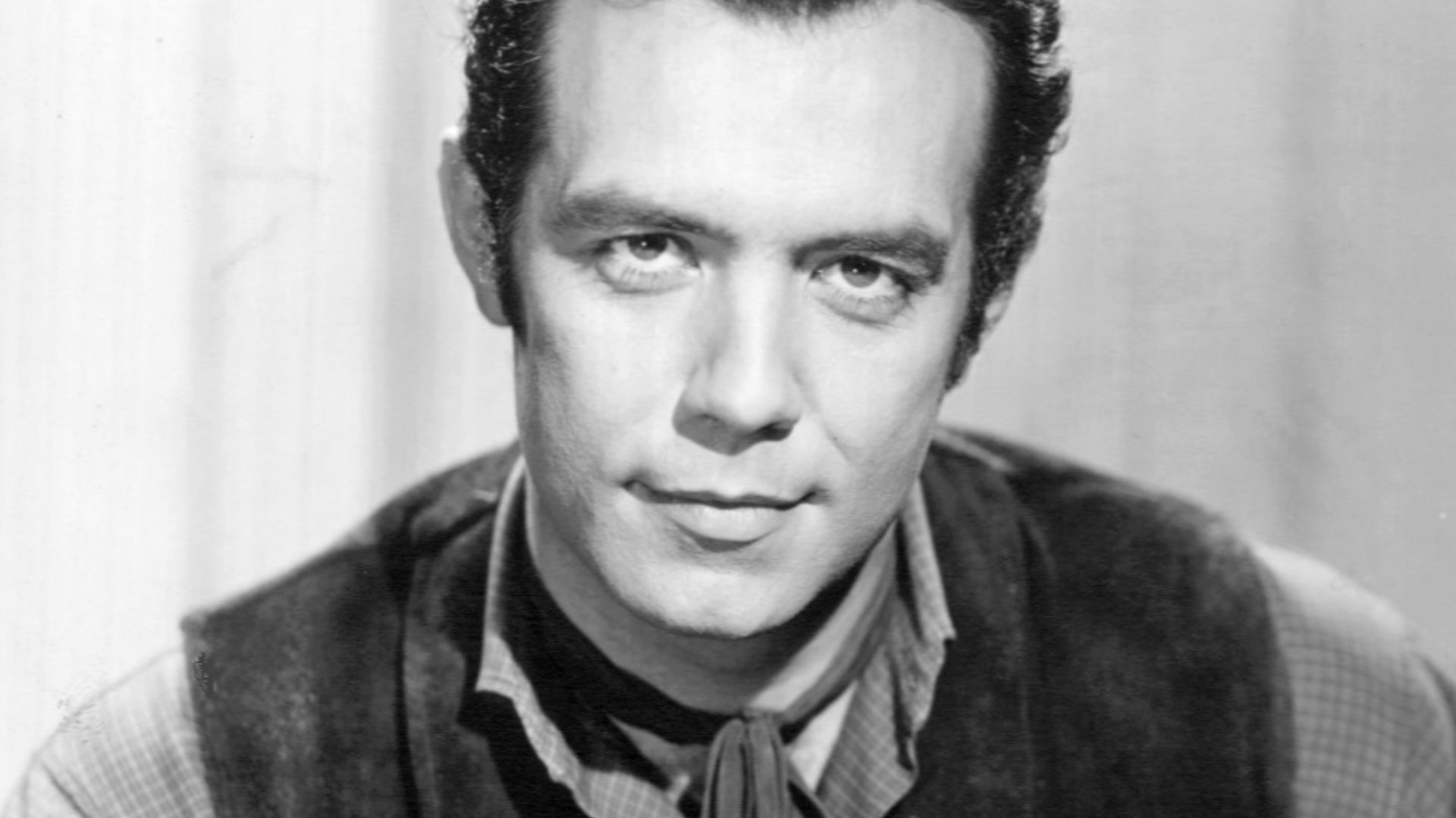 Publicity photo of Pernell Roberts as Adam Cartwright of the television series Bonanza. Press release from NBC, proprietor of this photo, was Fall 1959. w:Field Enterprises, Inc., stamped this photo on September 1966 (blurry without color) and then used i