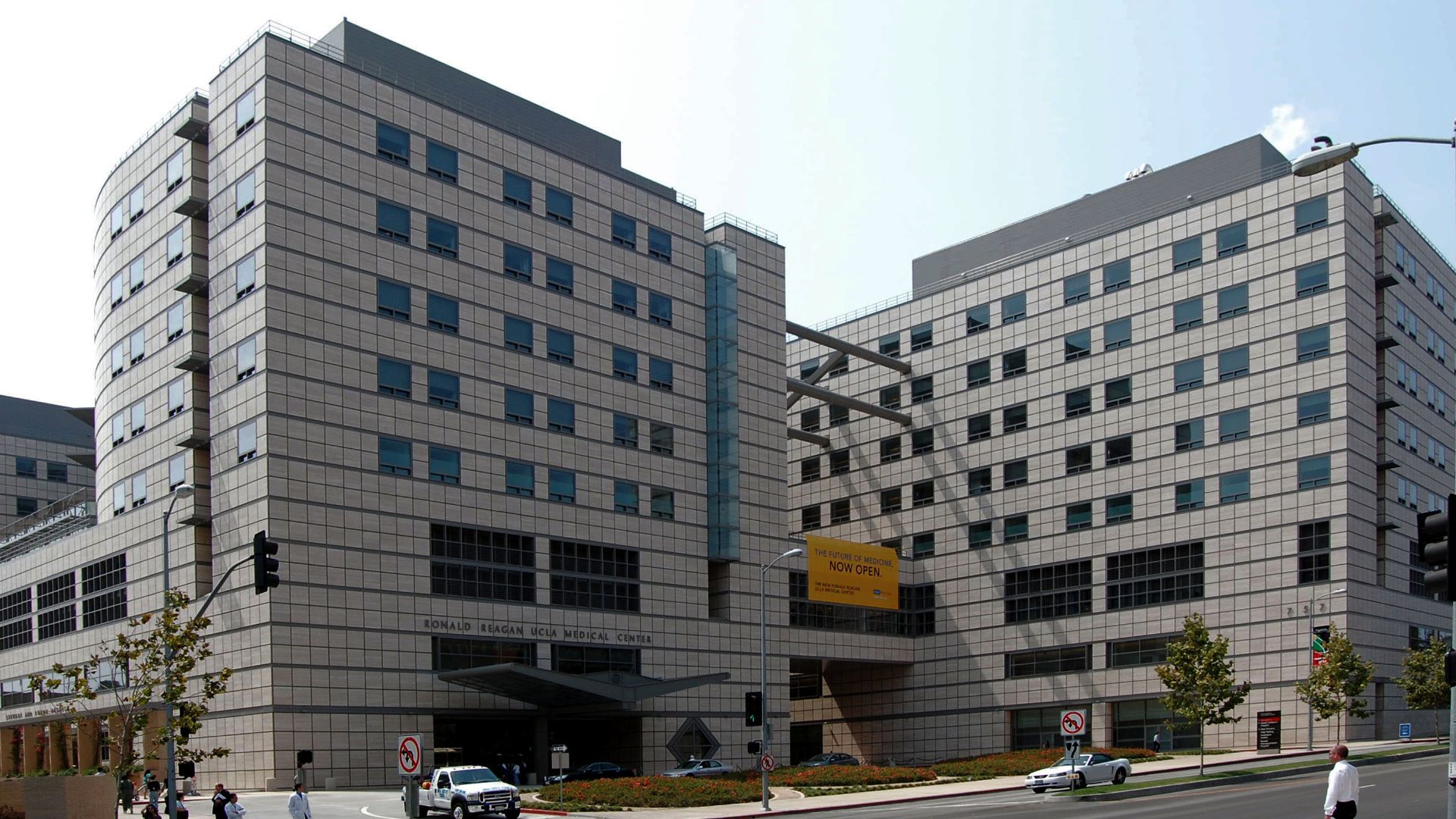 The new UCLA Ronald Reagan Medical Center, from the south-west looking across Westwood Bl.