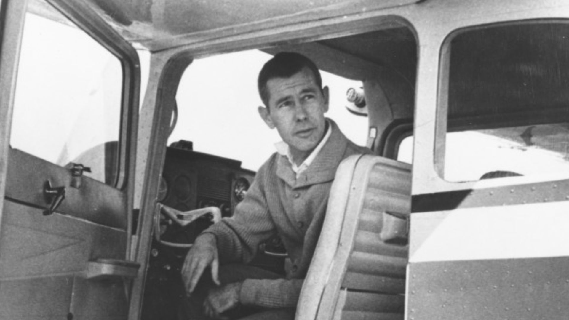 PictionID:42977638 - Title:Johnny Carson - Catalog:02_C-00678 - Filename:02_C-00678.tif -   ---Image from Sdasm's bio photo collection.---Repository: San Diego Air and Space Museum Archive