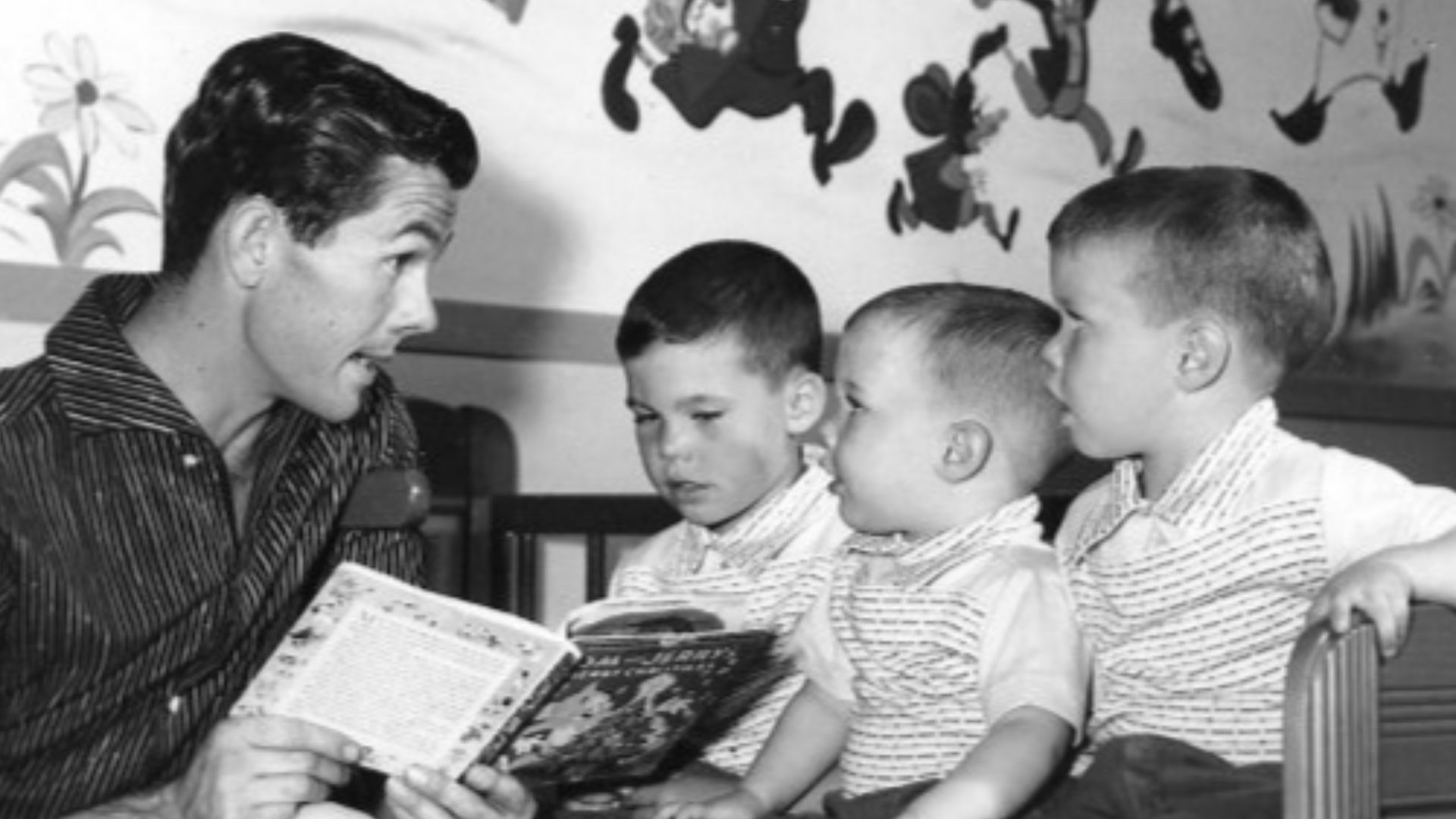 Photo of Johnny Carson reading a story with his three sons in 1955.  From left: Kit, Cory and Ricky.