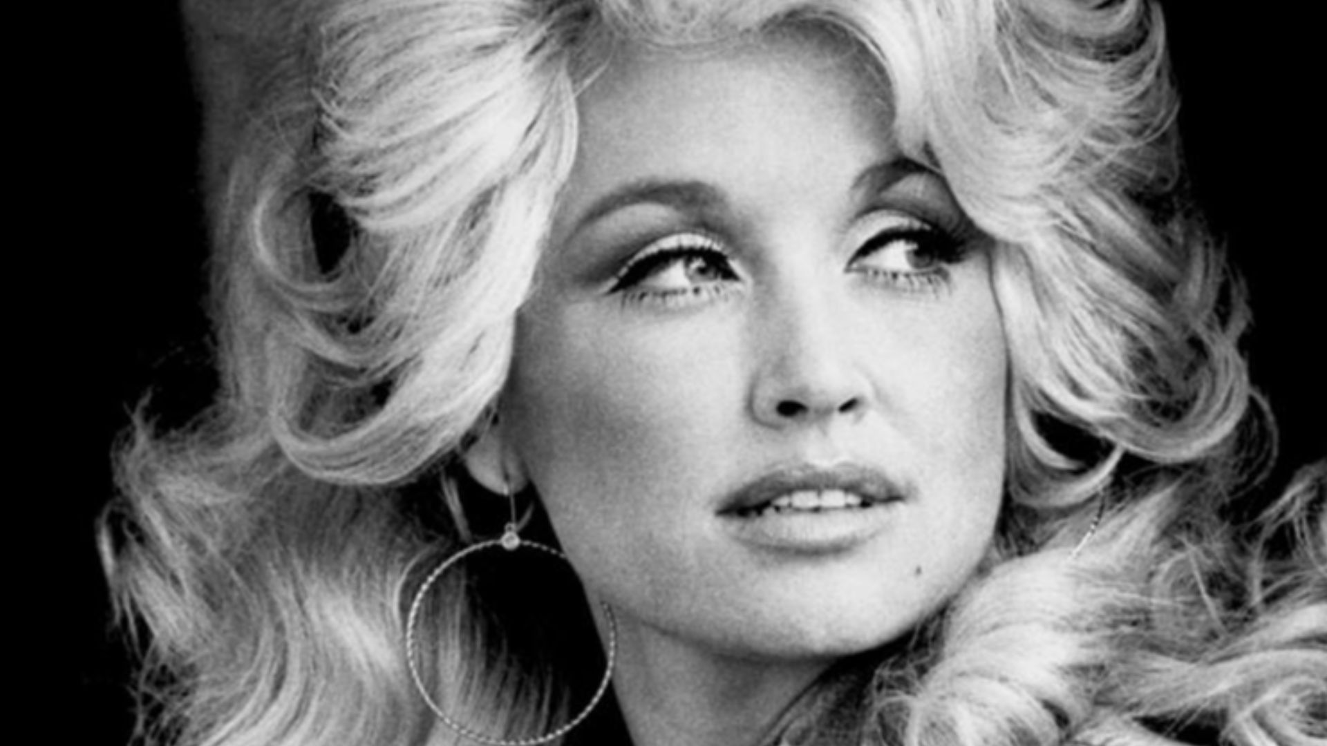 Publicity shot of American singer Dolly Parton, 1977