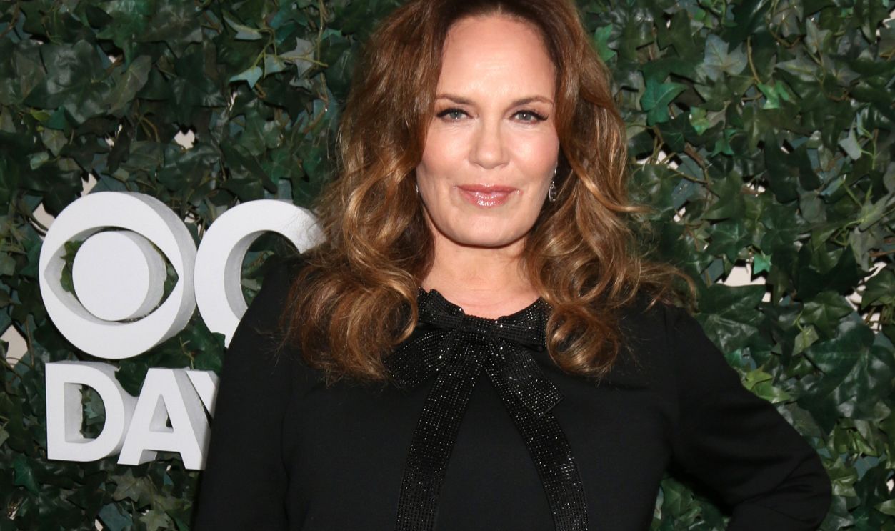 LOS ANGELES - OCT 10: Catherine Bach at the CBS Daytime #1 for 30 Years Exhibit Reception at the Paley Center For Media on October 10, 2016 in Beverly Hills, CA