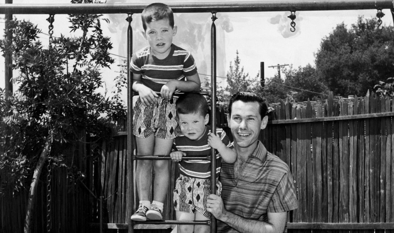Circa 1955, American television host Johnny Carson poses with his three sons, top to bottom, Kit, Ricky and Corey on a ladder in their back yard at home in Encino, California, 1950s