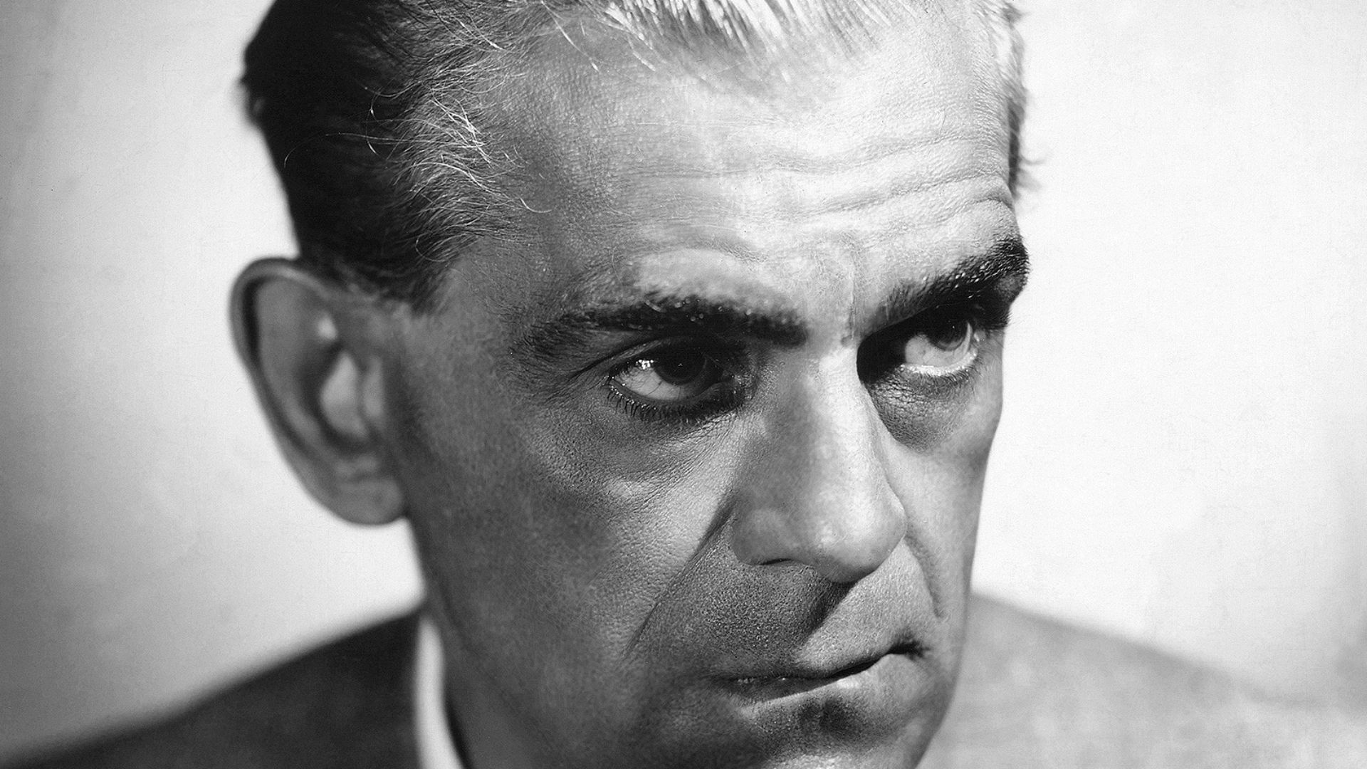 Fotografía promocional del actor británico Boris Karloff.