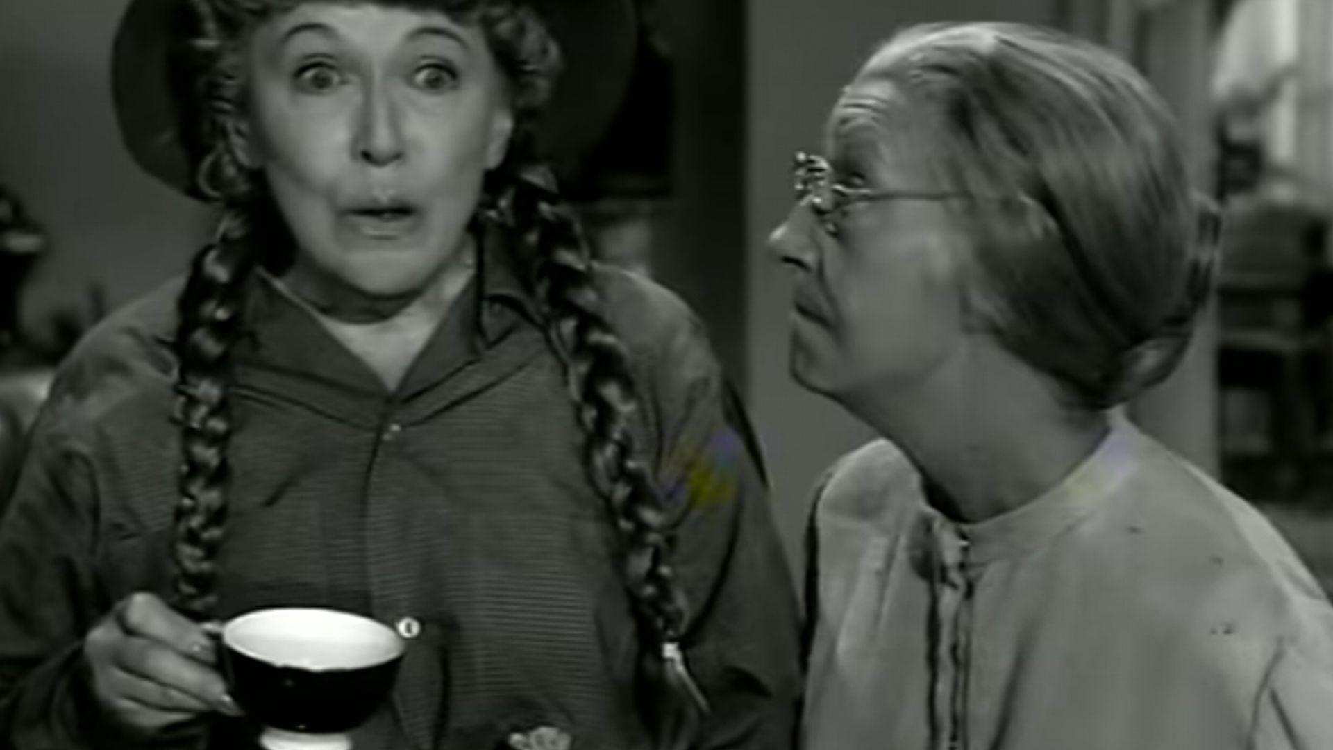 Doris Packer and Irene Ryan in the TV series The Beverly Hillbillies, episode The Clampett Look