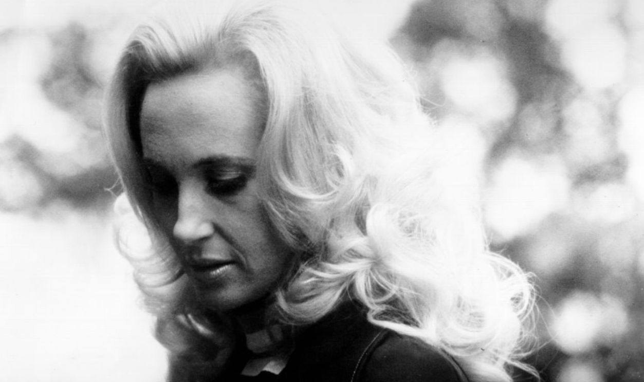Country artist Tammy Wynette poses for a portrait in circa 1976.