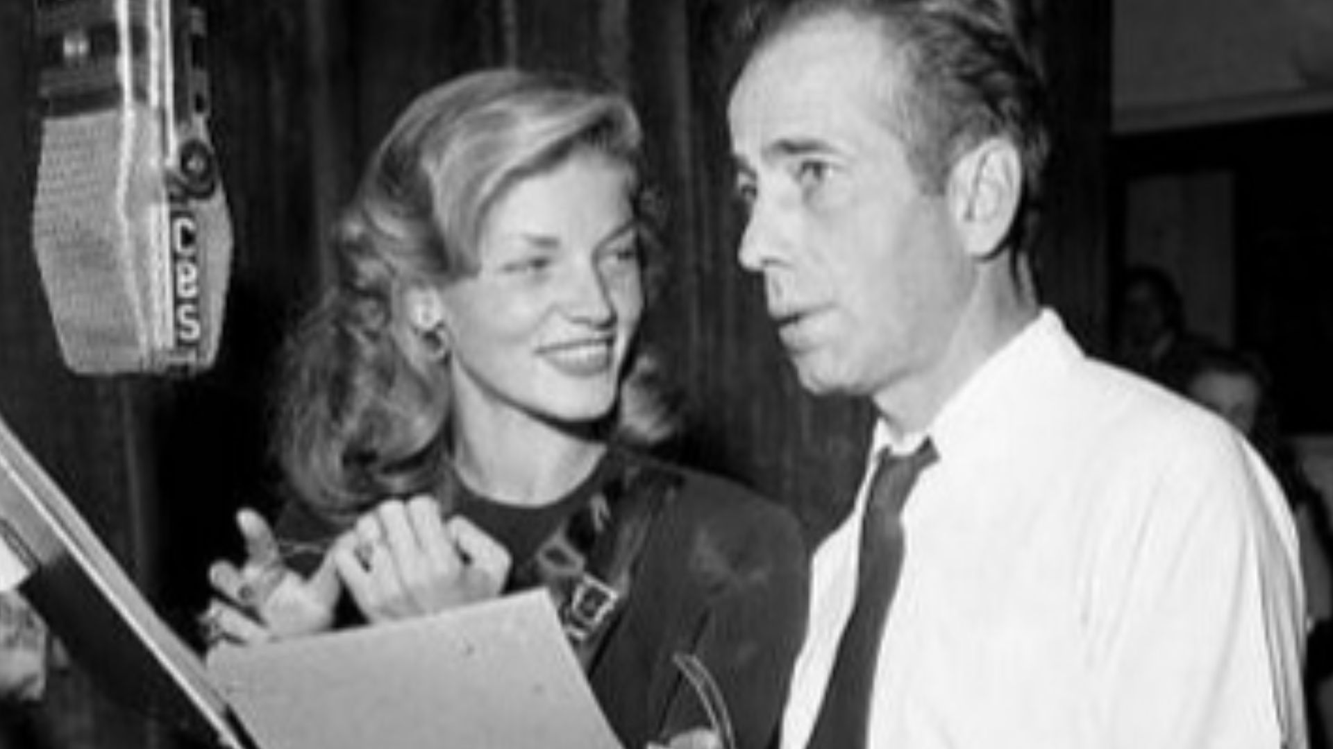 Lauren Bacall and en:Humphrey Bogart during a performance of