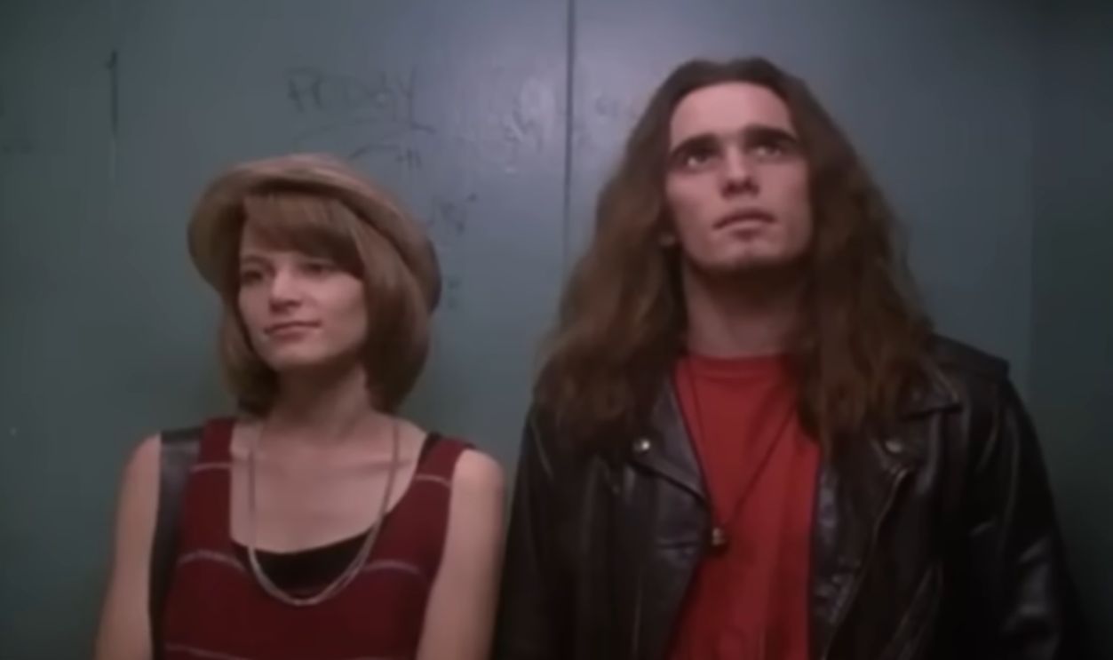 Screenshot from Singles (1992)