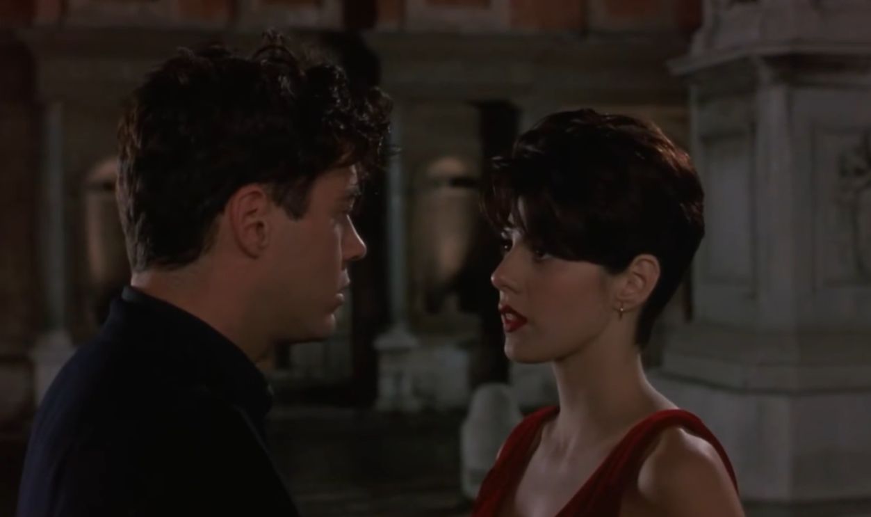 Screenshot from Only You (1994)