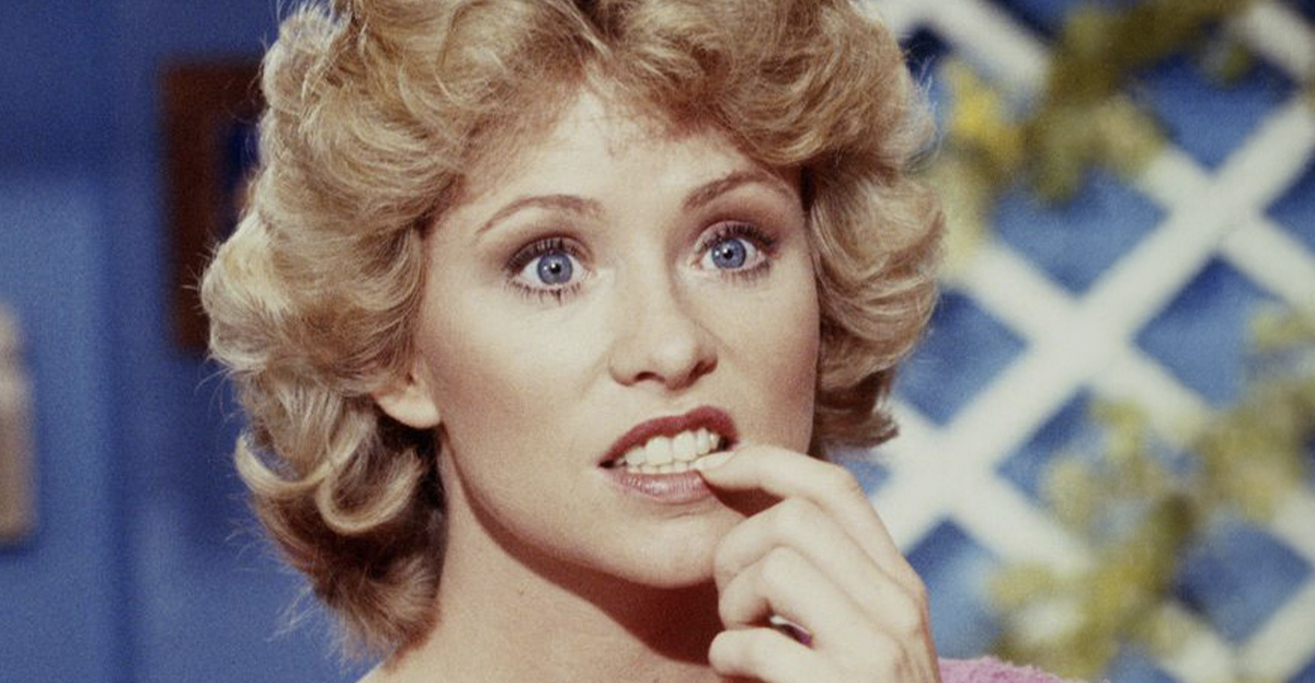 Lauren Tewes with blonde curly hair 