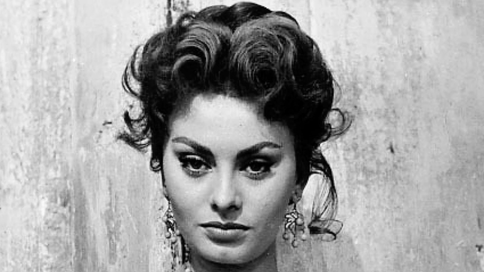 Publicity photo of Sophia Loren