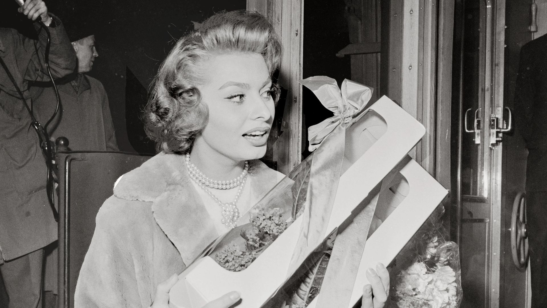Oslo Østbanen, December 1955. Sophia Loren visits Norway.