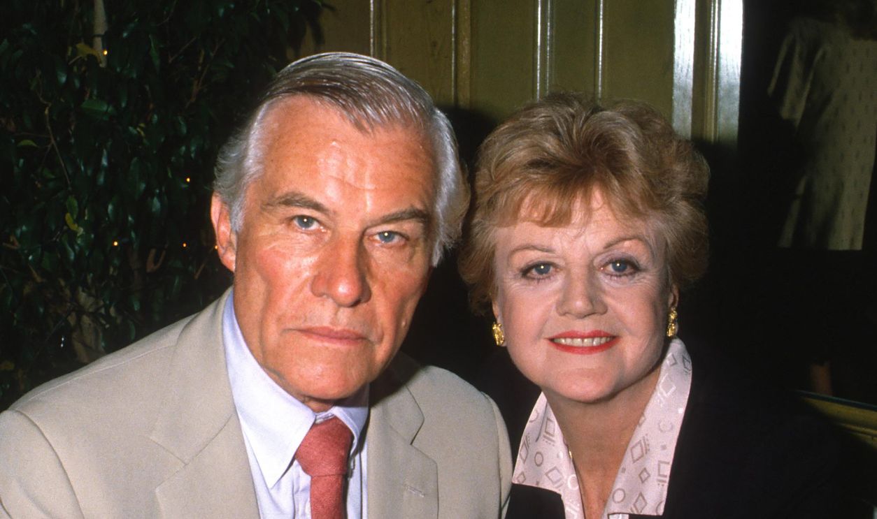 Peter Shaw and Angela Lansbury attends Italiana Television Honors Luncheon at Chasen's Restaurant in Beverly Hills, California on October 14, 1988. 