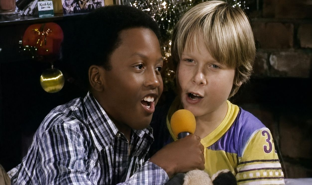 Screenshot from Mr. Microphone by Ronco Commercial (1978) 