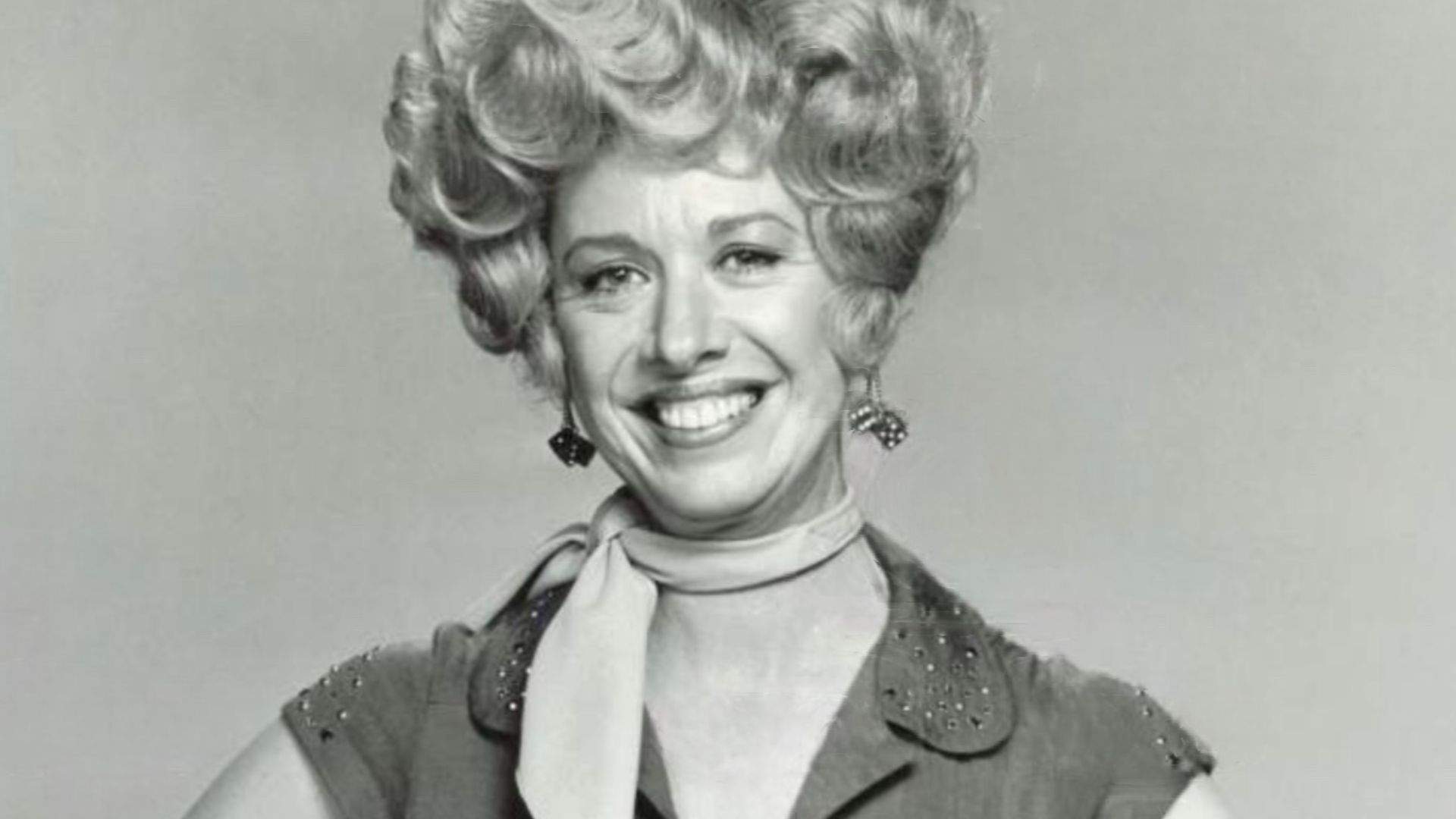 Photo of actress Polly Holliday in her role as the titular character in Flo, a spin-off of Alice.