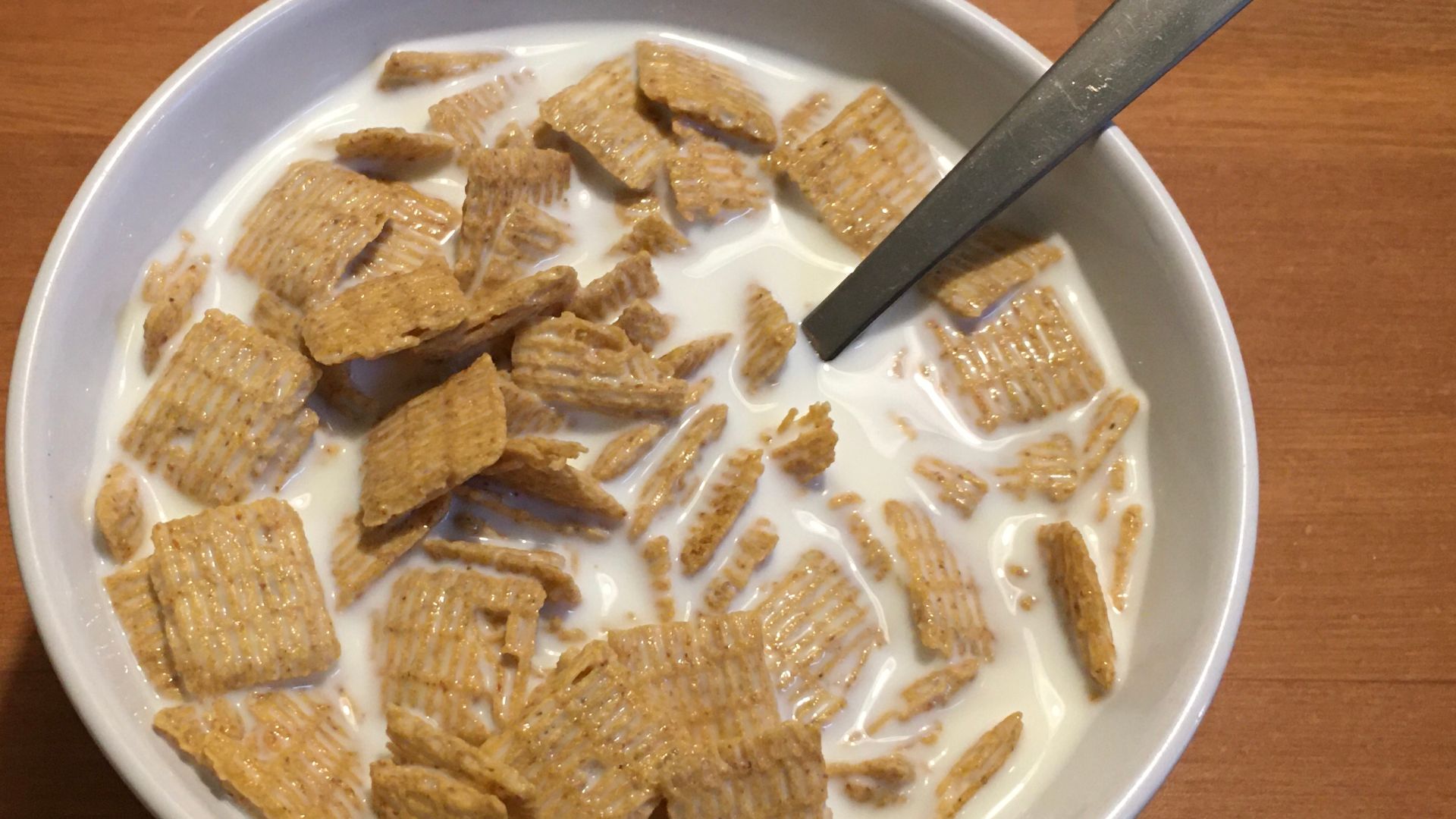 Quaker Life Multigrain Cereal, with milk