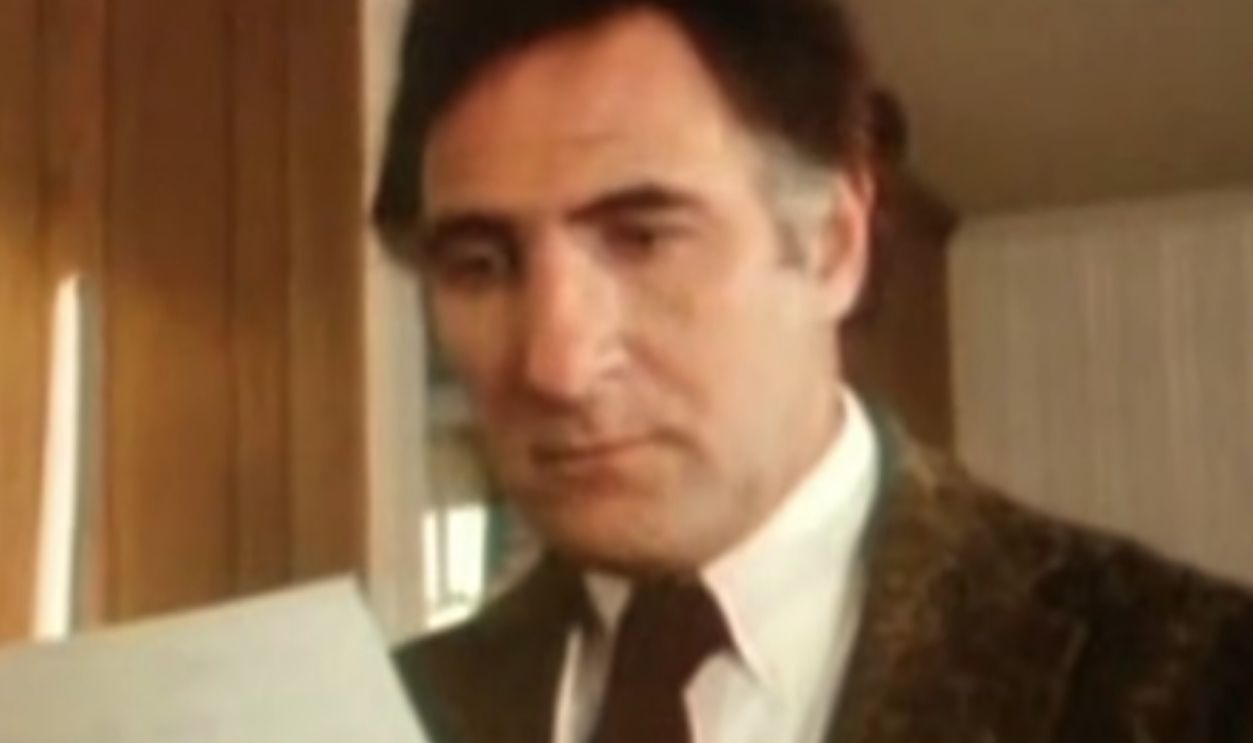 Screenshot from Dear John (1988-1992)