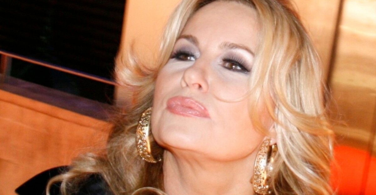 Jennifer Coolidge (Stifler's Mom), American Pie 4 Premiere, Paris, France