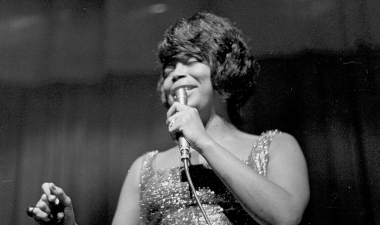 Doris Troy performing onstage in 1963.