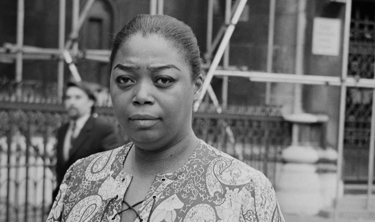 American singer Doris Troy (1937-2004) pictured standing outside the Royal Courts of Justice on the Strand in London on 11th July 1973.