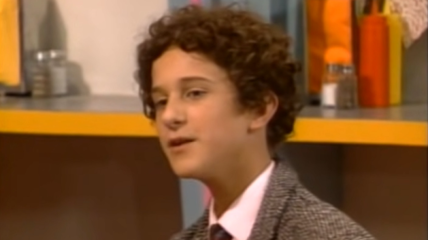 Screenshot: Dustin Diamond looking at side - from Saved by the Bell (1989-93)