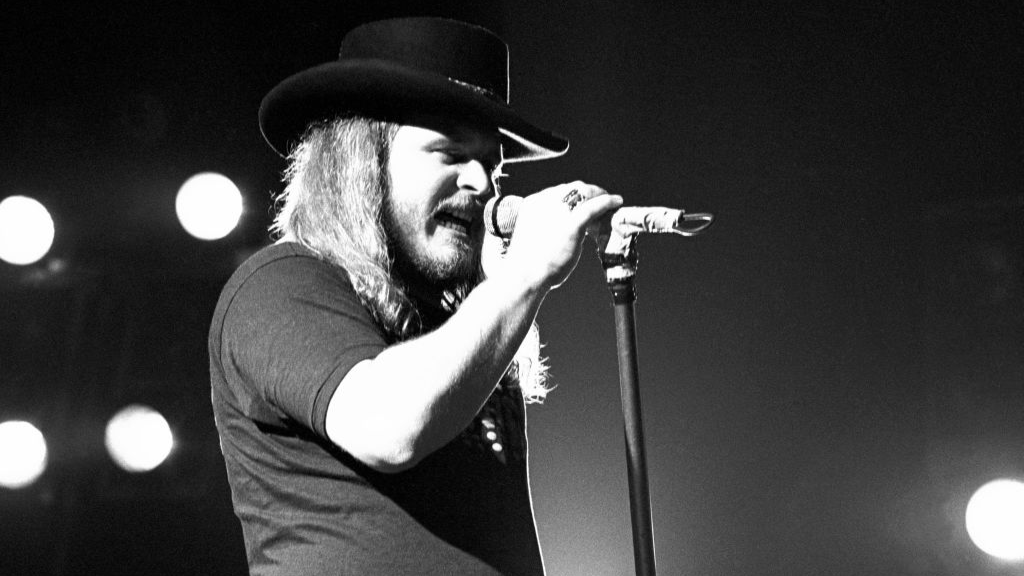 Singer/Songwriter Ronnie Van Zant performs with band Lynyrd Skynyrd