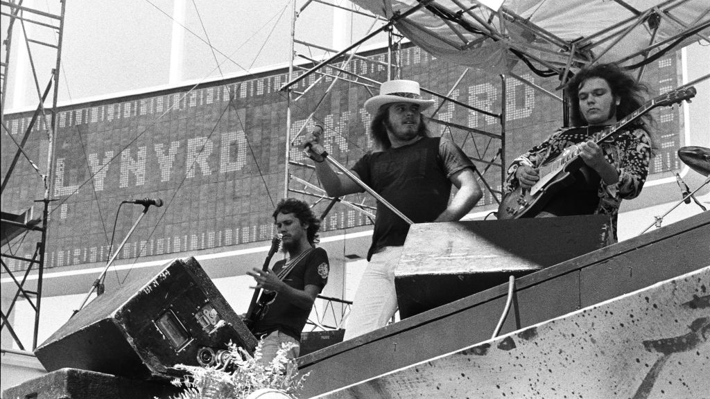 Lynyrd Skynyrd Performs Live